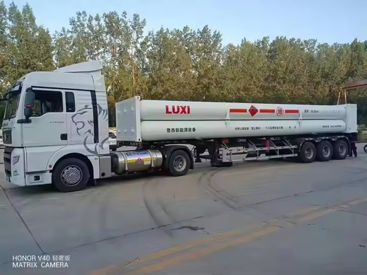 सीआईएमसी 3 एक्सल्स 5500L-8000L गैसोलीन और डीजल 4 डिब्बे स्टील ईंधन हाइड्रोलिक टैंक ट्रेलर